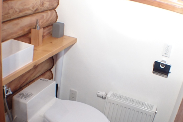 toiletsmC0B354A2-3D25-7CB1-0CF0-95404B659E82.jpg